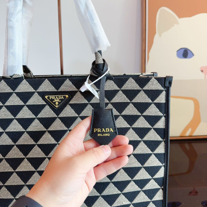 Symbole embroidered fabric handbag