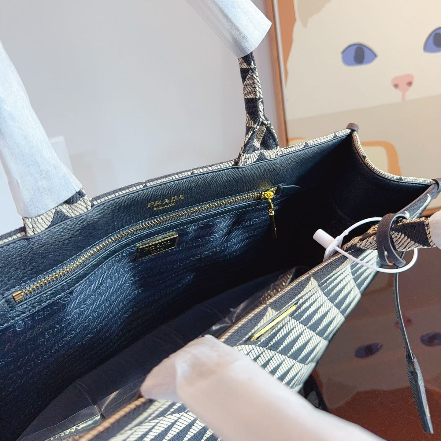 Symbole embroidered fabric handbag