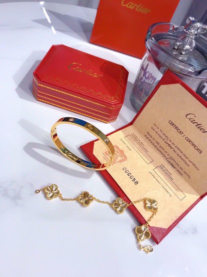 LOVE BRACELET, 4 DIAMONDS + Vintage Alhambra bracelet, 5 motifs