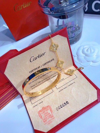 LOVE BRACELET, 4 DIAMONDS + Vintage Alhambra bracelet, 5 motifs