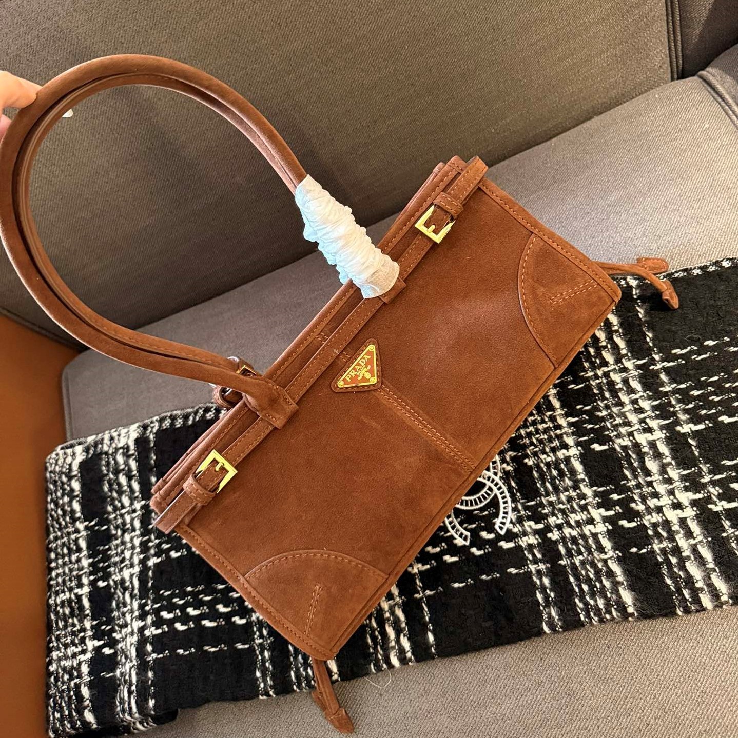 Medium leather handbag