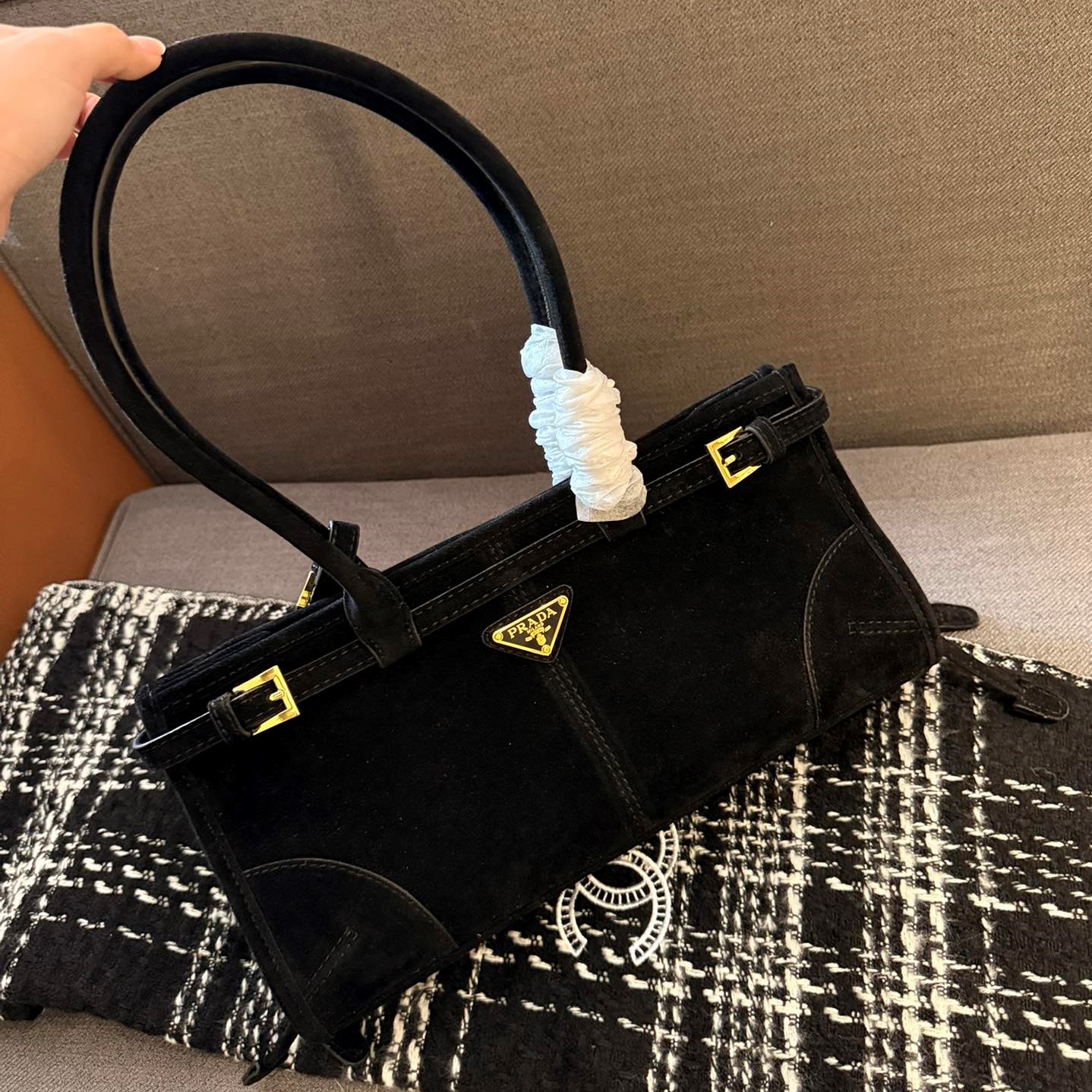 Medium leather handbag