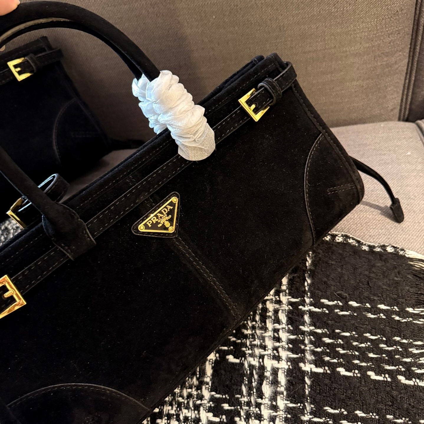 Medium leather handbag