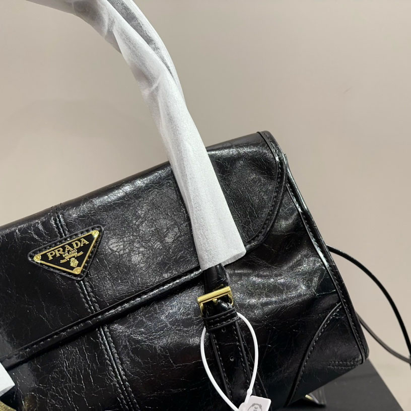 Medium leather shoulder bag