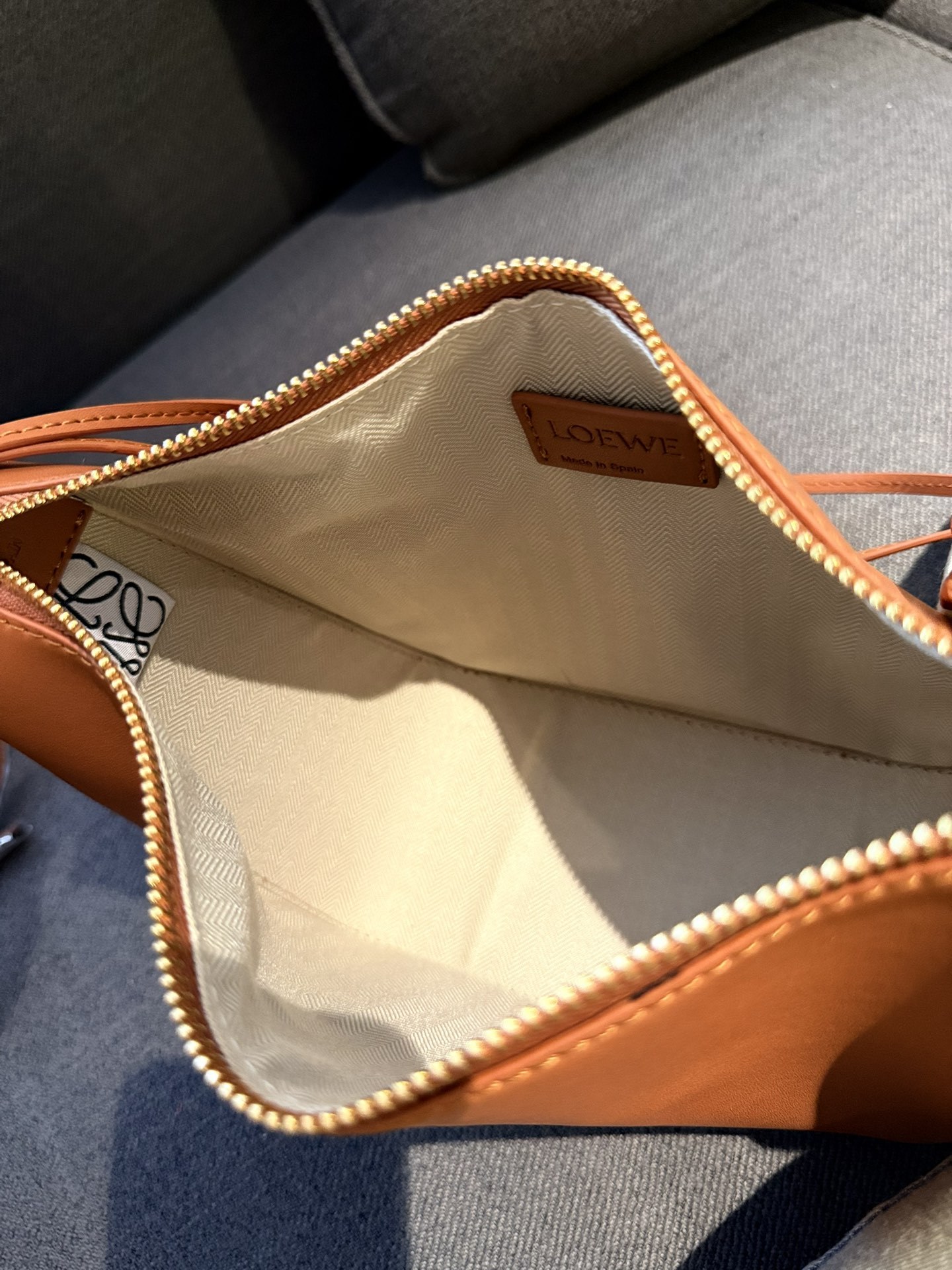 Hammock hobo in classic calfskin