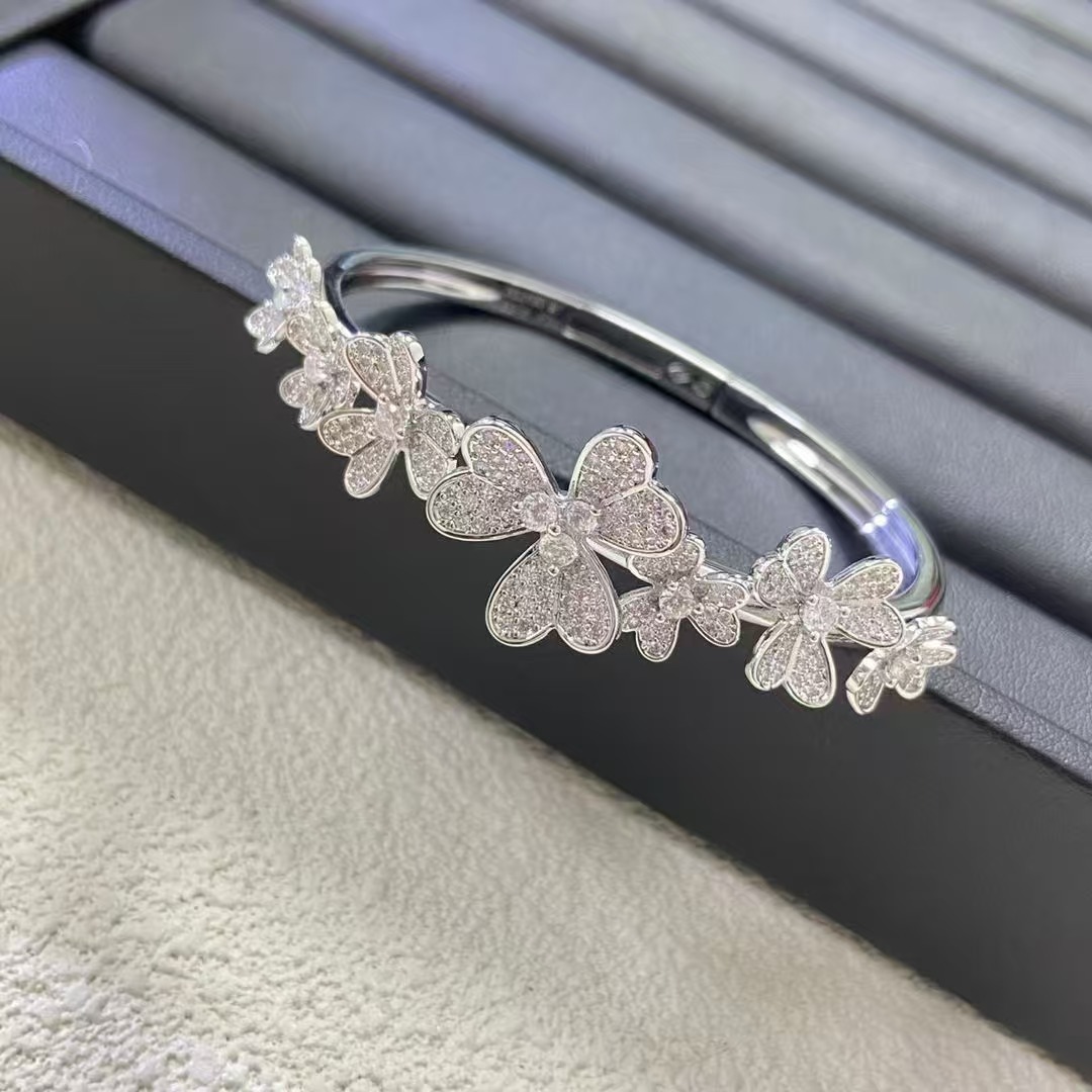 Frivole bracelet, 7 flowers, medium model