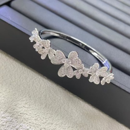 Frivole bracelet, 7 flowers, medium model