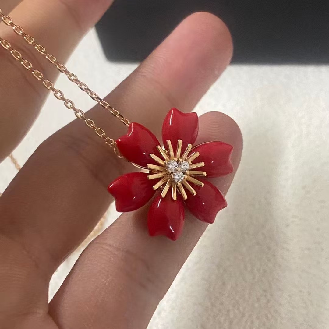 Rose de Noël pendant, mini model