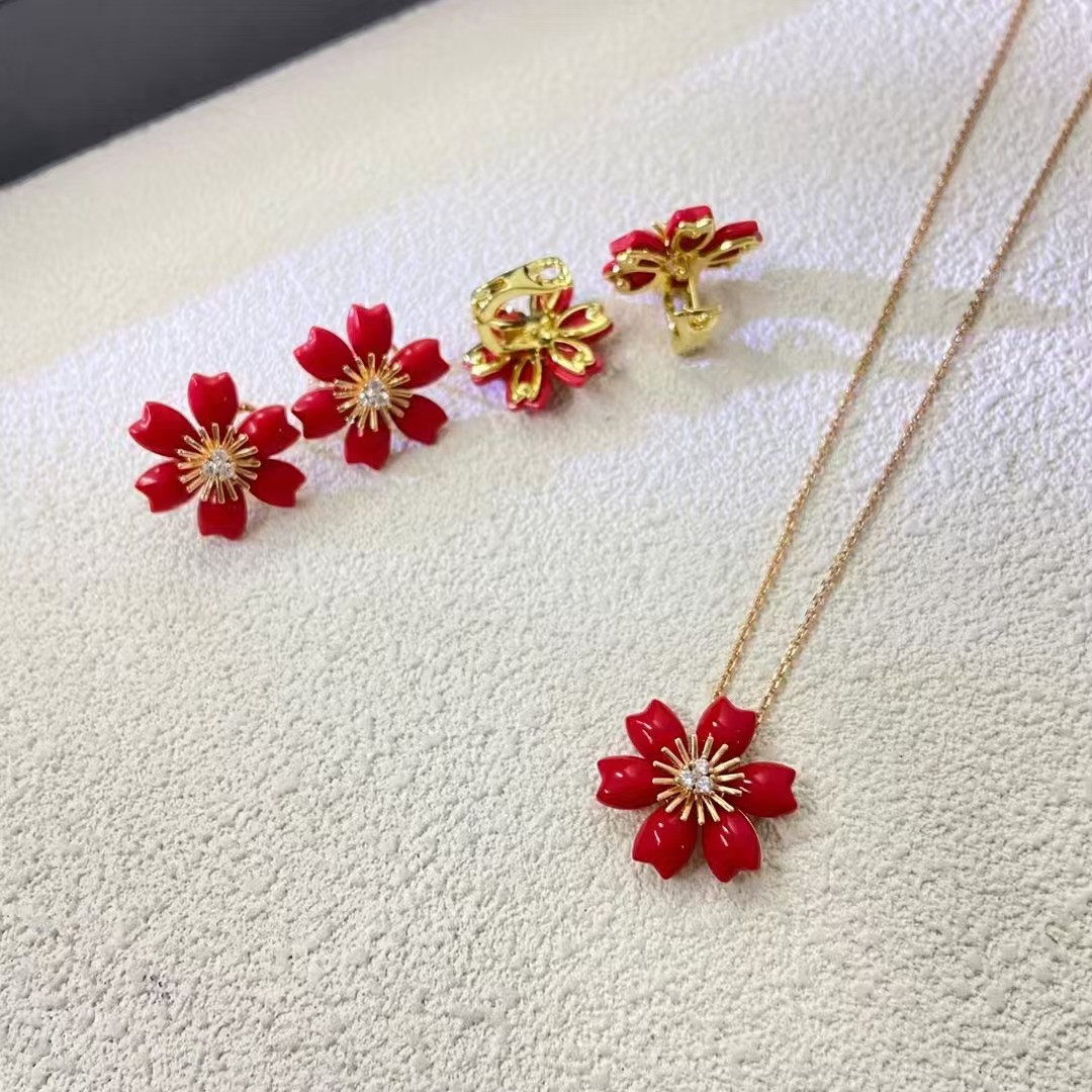 Rose de Noël pendant, mini model