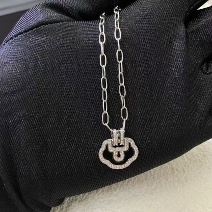 Yu Yi necklace with diamonds and jade