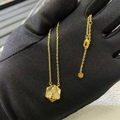 Bee My Love Medallion