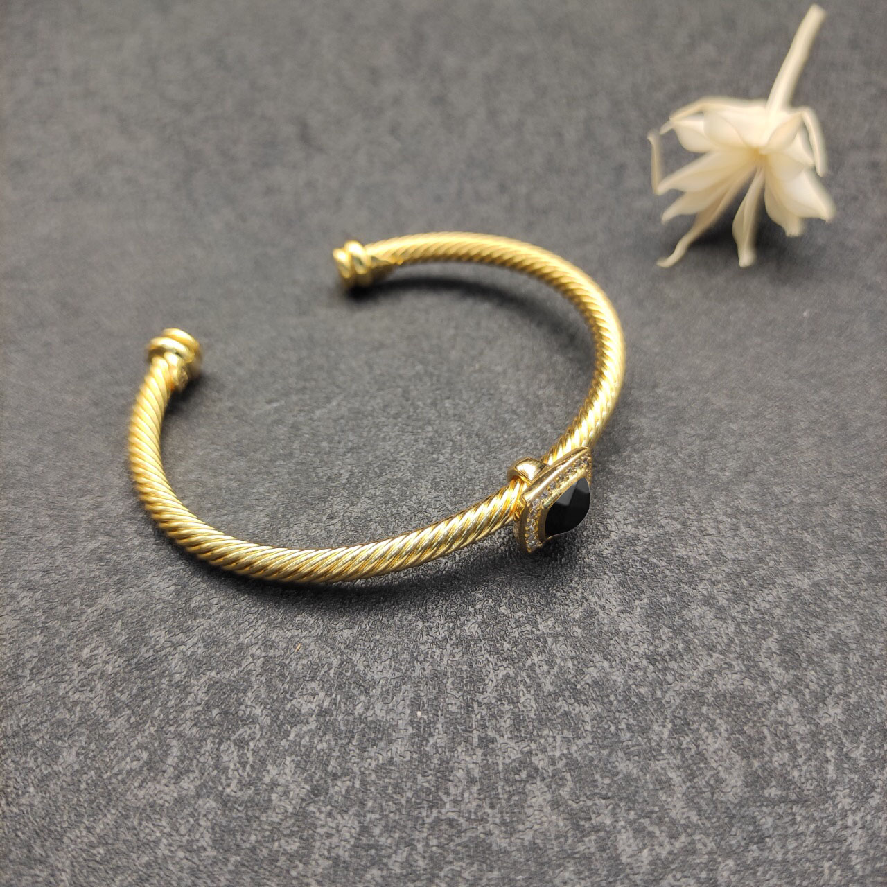 Cable Classics Bracelet with Black Agate and Diamonds 18K Yellow Gold 4mm