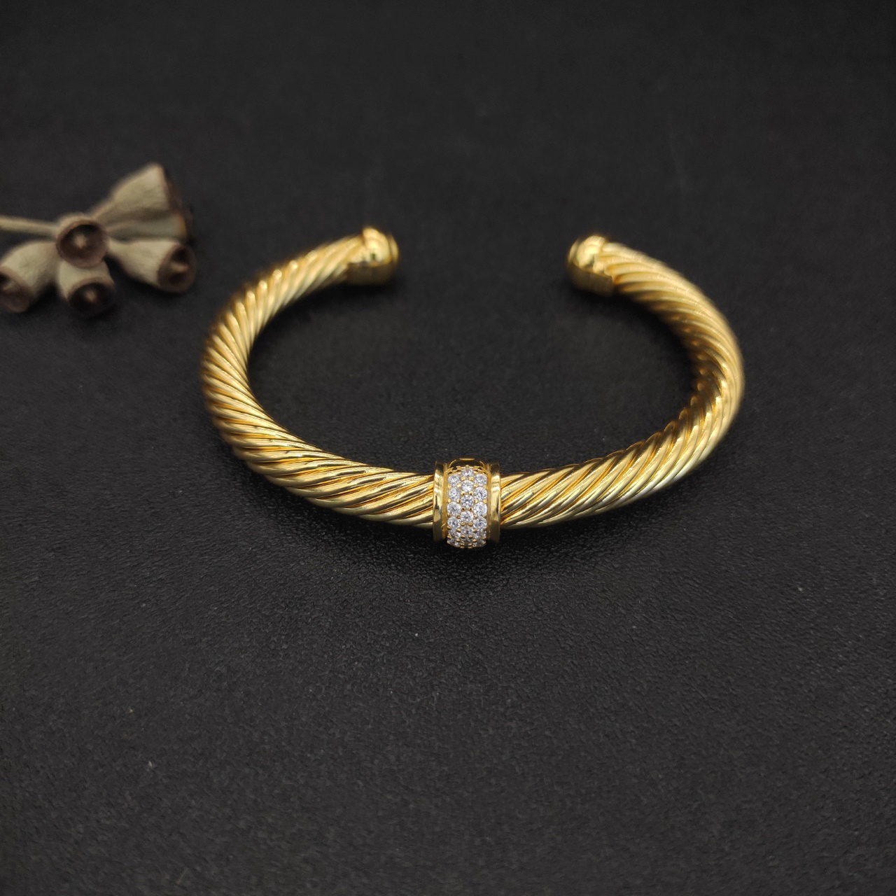 Classic Cable Station Bracelet 18K Yellow Gold and Pave Diamonds, 7mm