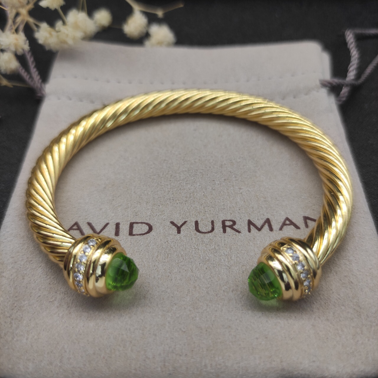 Classic Cablespira® Bracelet 18K Yellow Gold with Light Green Crystal And Half Diamonds, 7mm