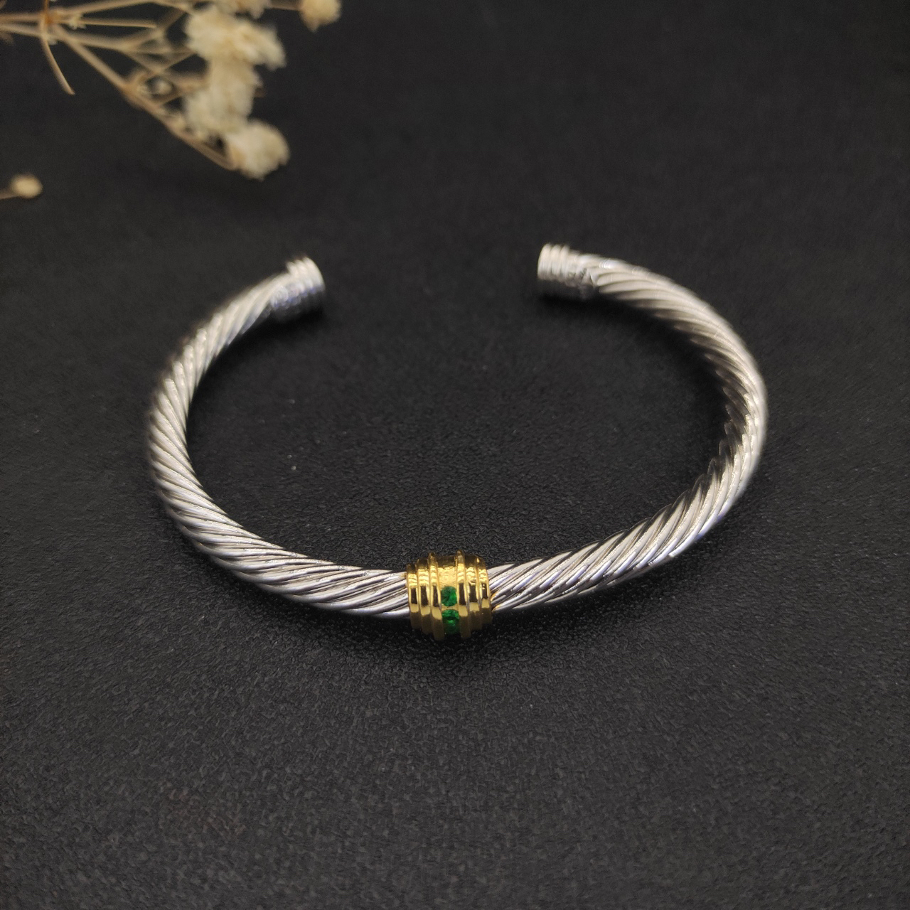 Dathtvid Yurthtman 5mm 18k Gold and Sterling Silver Diamond Station Cable Bracelet