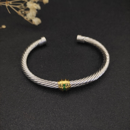 Dathtvid Yurthtman 5mm 18k Gold and Sterling Silver Diamond Station Cable Bracelet