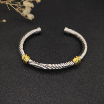 Dathtvid Yurthtman 5mm 18k Gold and Sterling Silver Diamond Station Cable Bracelet