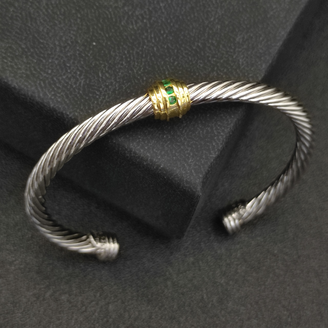 Dathtvid Yurthtman 5mm 18k Gold and Sterling Silver Diamond Station Cable Bracelet