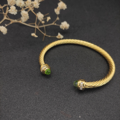 Classic Cablespira® Bracelet 18K Yellow Gold with Light green crystal and Diamonds, 5mm
