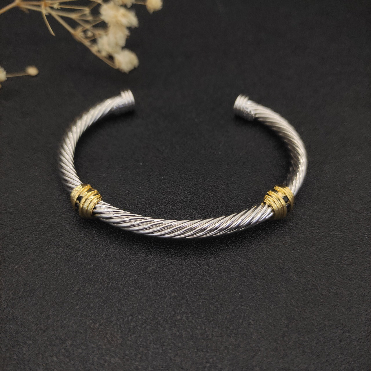 Dathtvid Yurthtman 5mm 18k Gold and Sterling Silver Diamond Station Cable Bracelet