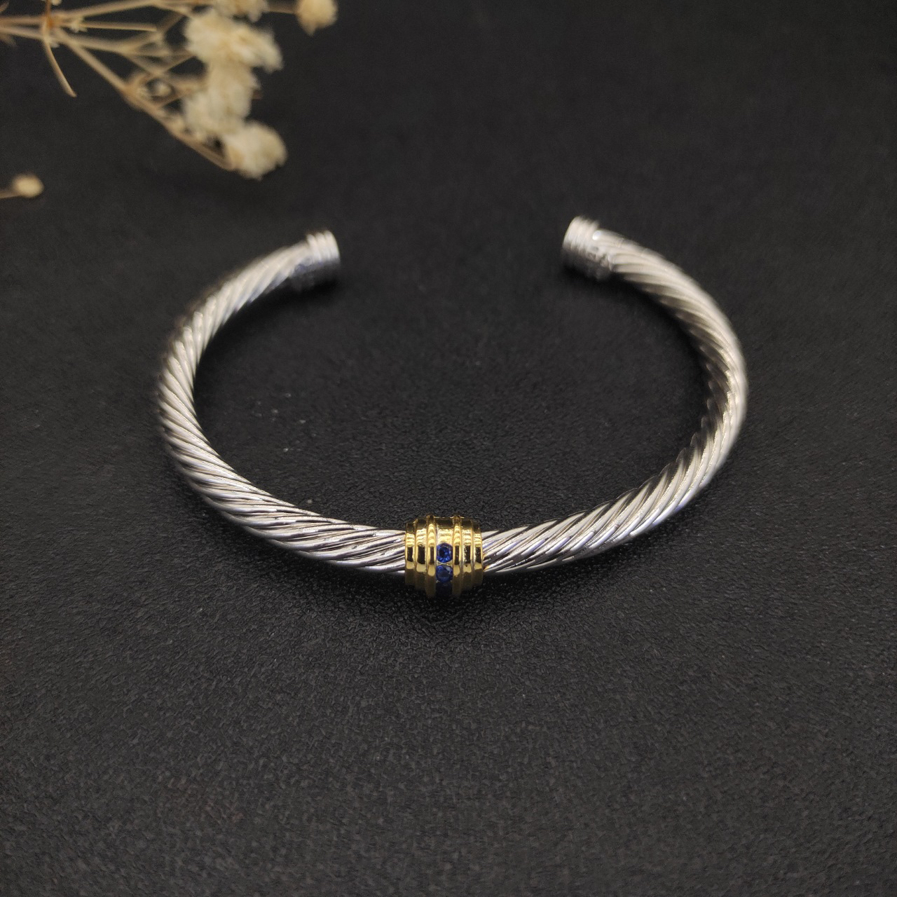Dathtvid Yurthtman 5mm 18k Gold and Sterling Silver Diamond Station Cable Bracelet