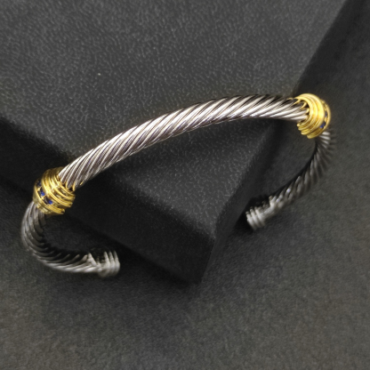 Dathtvid Yurthtman 5mm 18k Gold and Sterling Silver Diamond Station Cable Bracelet
