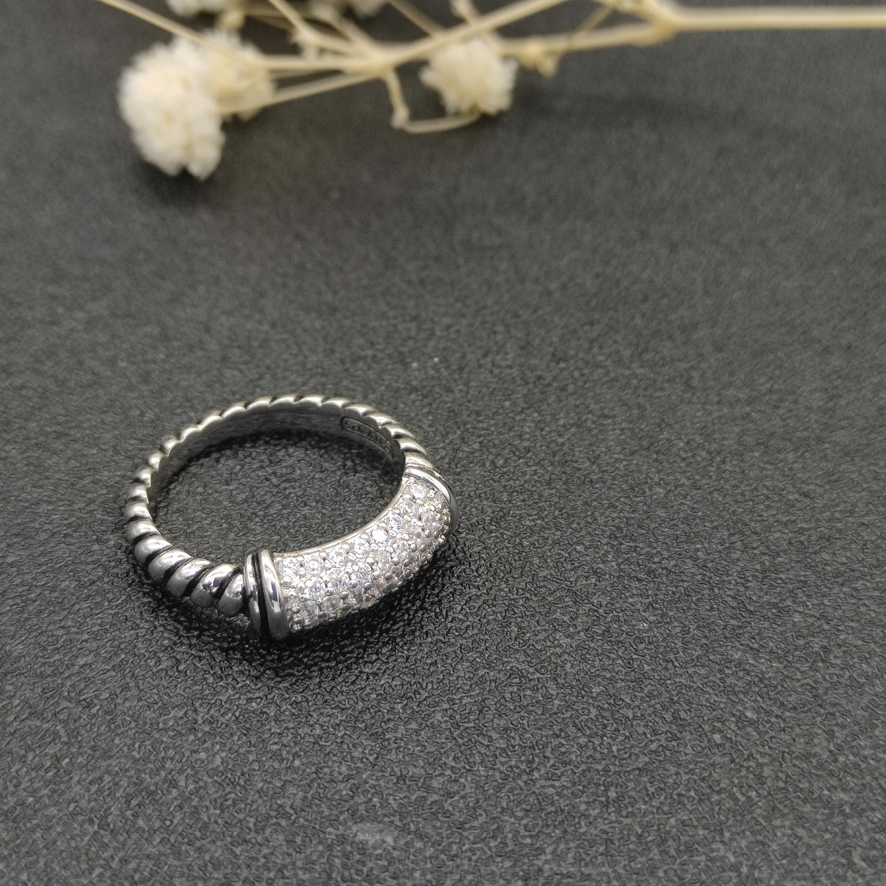 Dathtvid Yurthtman Gemstone Band Ring