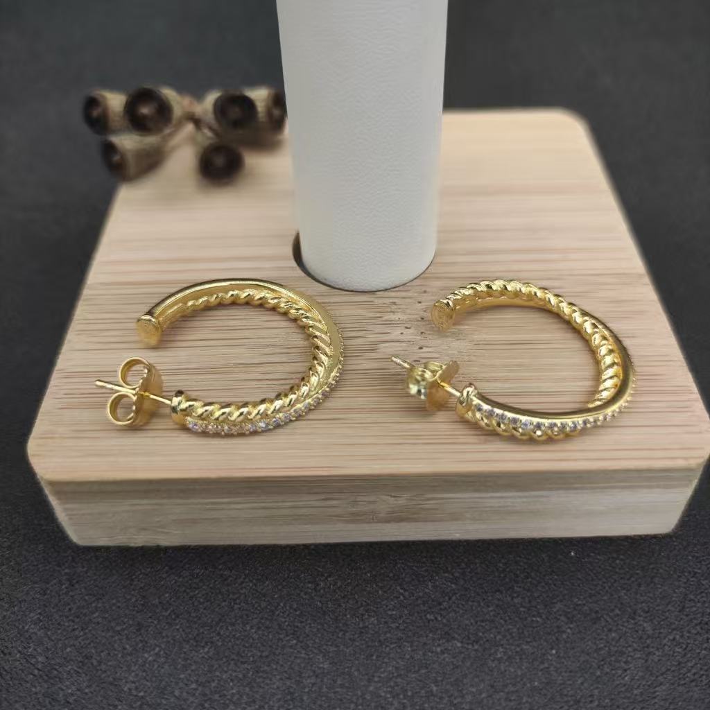 Pavé Crossover Hoop Earrings 18K Yellow Gold with Diamonds