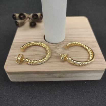 Pavé Crossover Hoop Earrings 18K Yellow Gold with Diamonds