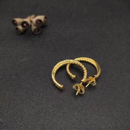 Pavé Crossover Hoop Earrings 18K Yellow Gold with Diamonds