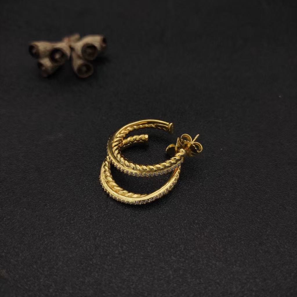 Pavé Crossover Hoop Earrings 18K Yellow Gold with Diamonds