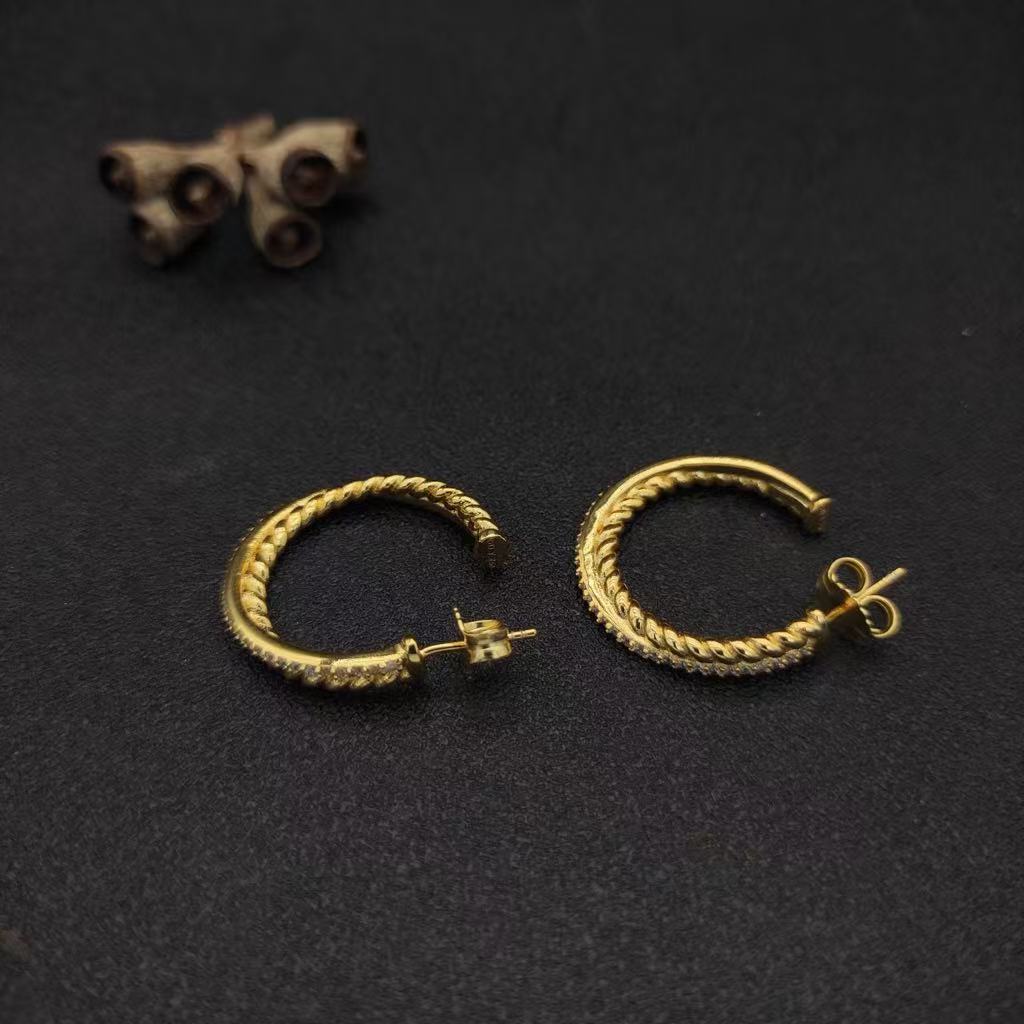 Pavé Crossover Hoop Earrings 18K Yellow Gold with Diamonds