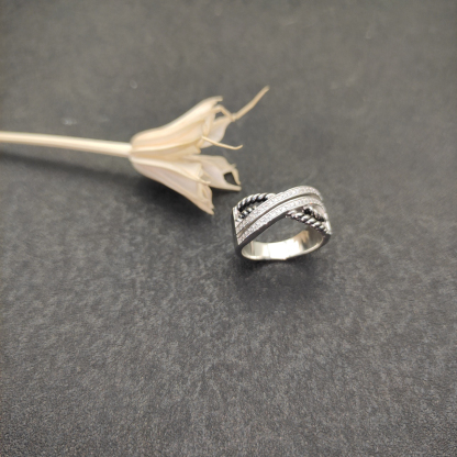 Dathtvid Yurthtman Diamond Crossover Ring