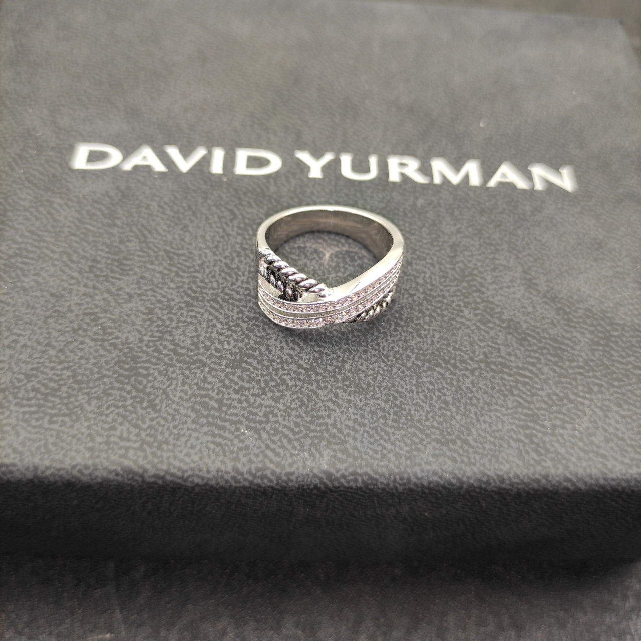 Dathtvid Yurthtman Diamond Crossover Ring