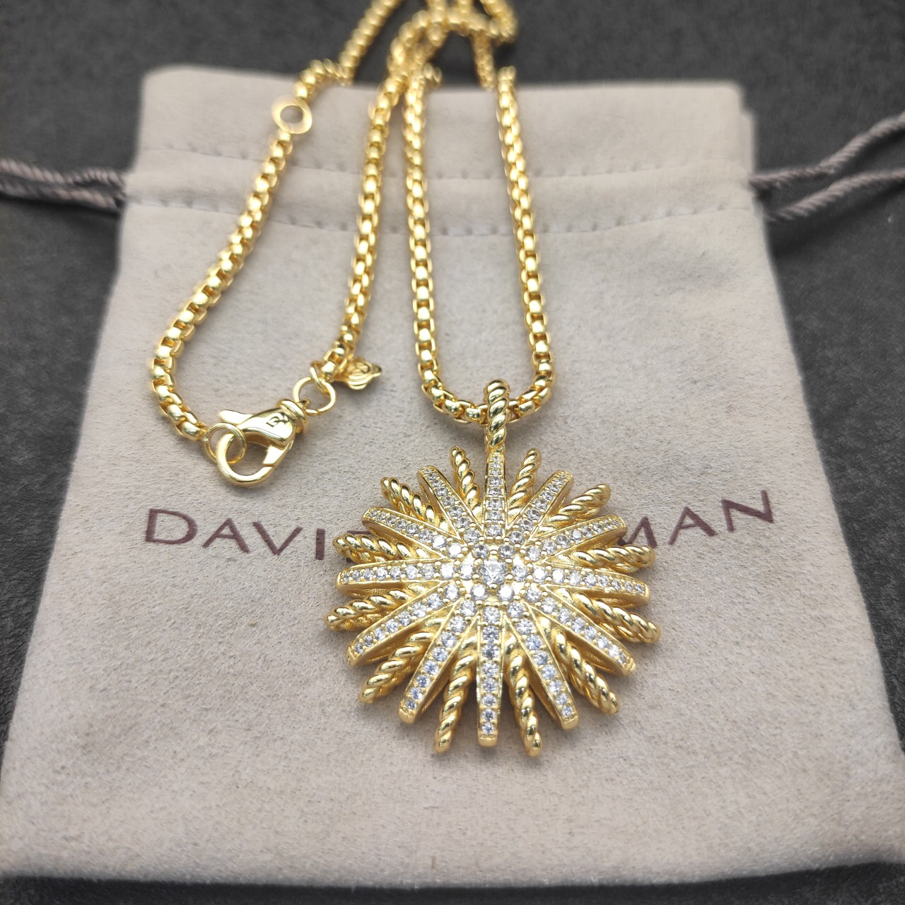 Dathtvid Yurthtman  18K Yellow White Gold Diamond Large Starburst Pendant