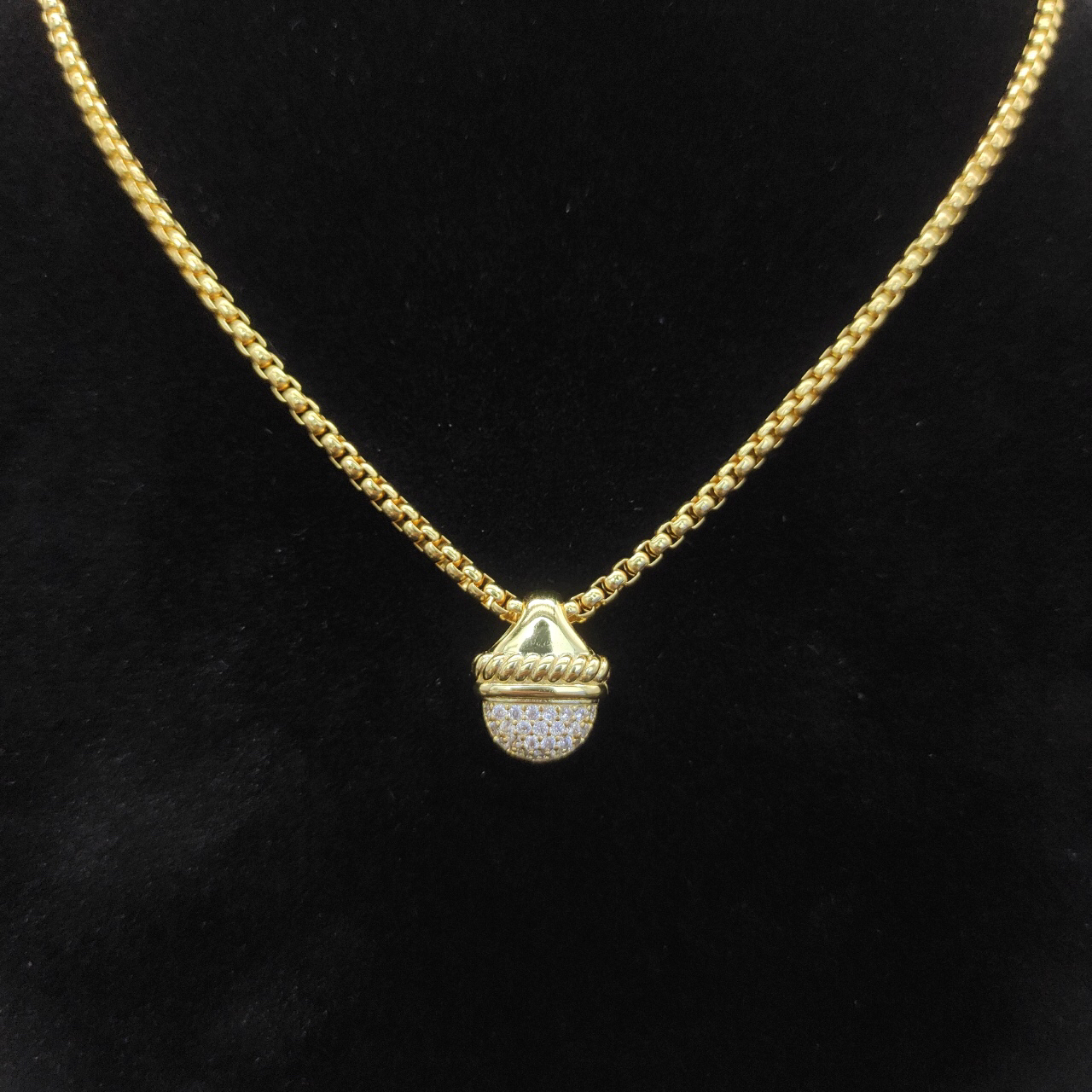 Dathtvid Yurthtman Acorn Pendant Necklace 18k Gold Diamond