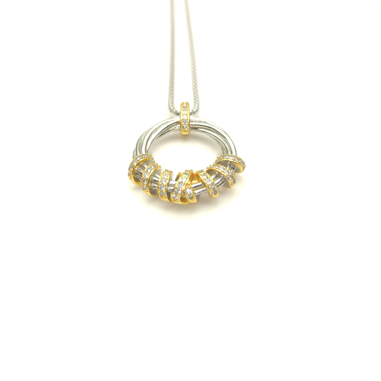 Dathtvid Yurthtman Helena Round Pendant Necklace in 18K Yellow Gold with Diamonds