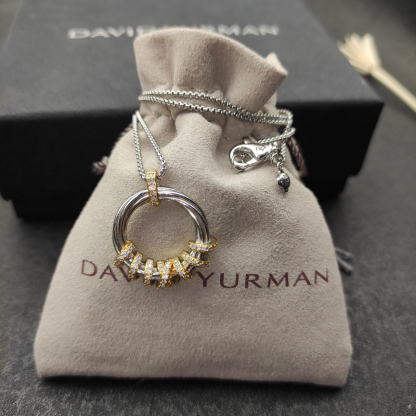 Dathtvid Yurthtman Helena Round Pendant Necklace in 18K Yellow Gold with Diamonds