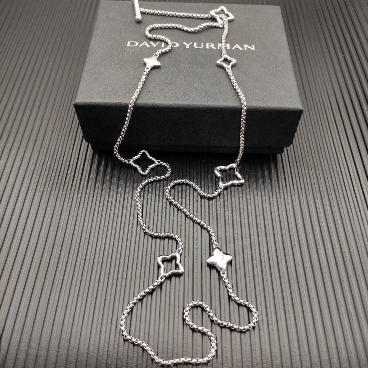 Dathtvid Yurthtman Sterling Silver Quatrefoil Chain Necklace