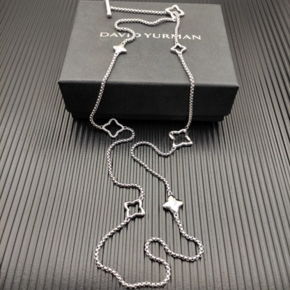 Dathtvid Yurthtman Sterling Silver Quatrefoil Chain Necklace