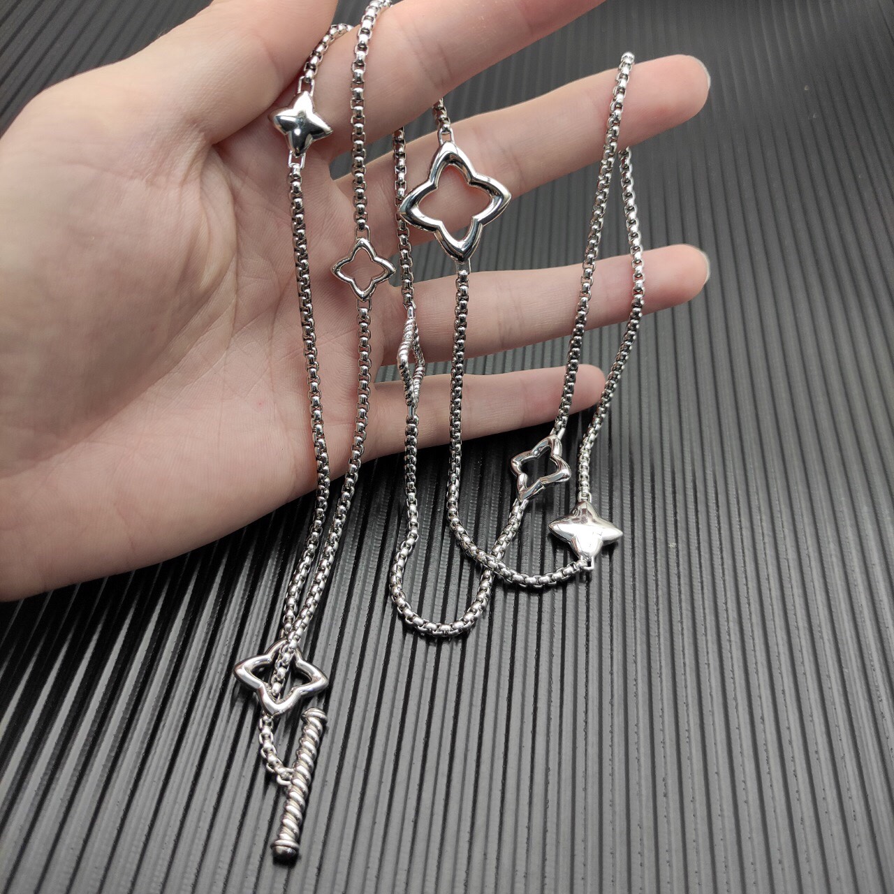 Dathtvid Yurthtman Sterling Silver Quatrefoil Chain Necklace