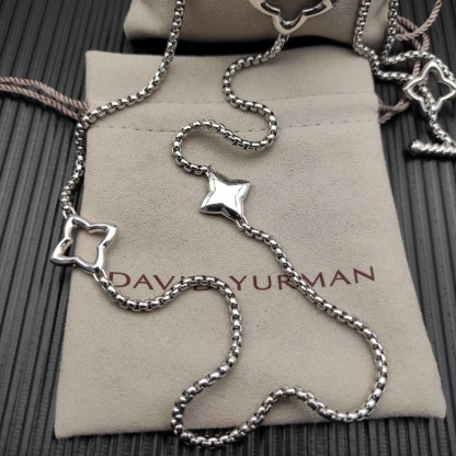 Dathtvid Yurthtman Sterling Silver Quatrefoil Chain Necklace