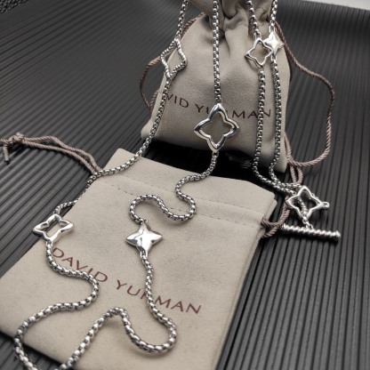 Dathtvid Yurthtman Sterling Silver Quatrefoil Chain Necklace