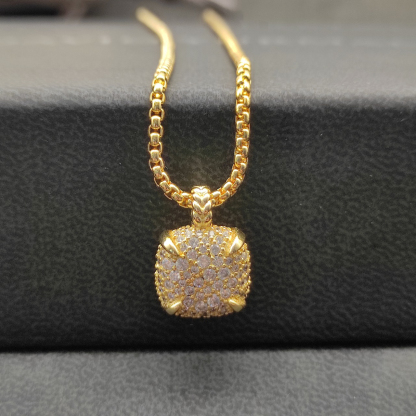 Chatelaine® Pendant Necklace 18K Yellow Gold with Pavé Diamonds, 14mm