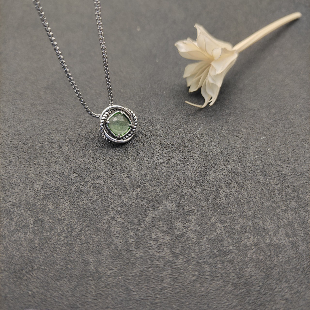 Petite Chatelaine® Necklace Sterling Silver with Peridot, 10mm