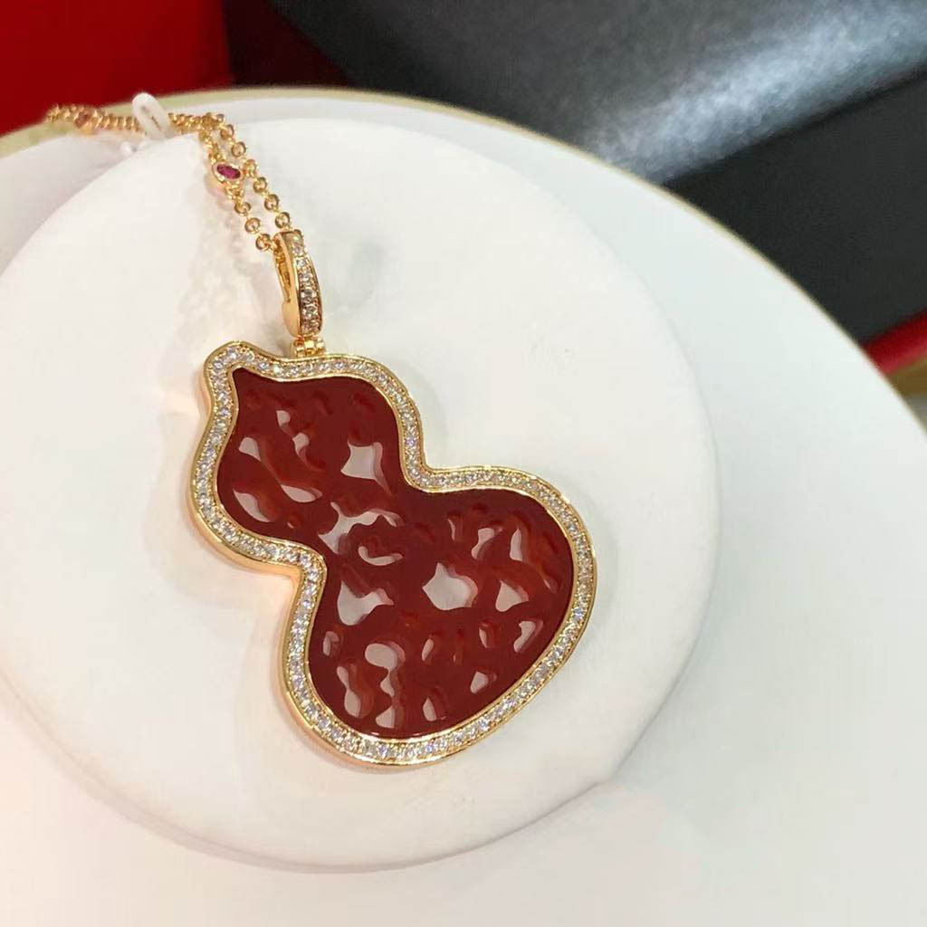 Wulu small necklace in 18K rose gold set with red agate and diamonds