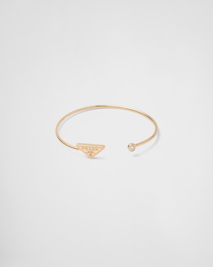 Eternal Gold bangle bracelet in yellow gold with diamond