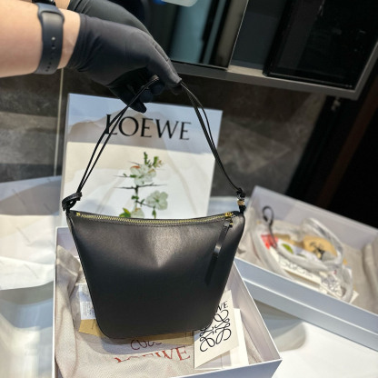 Hammock hobo in classic calfskin