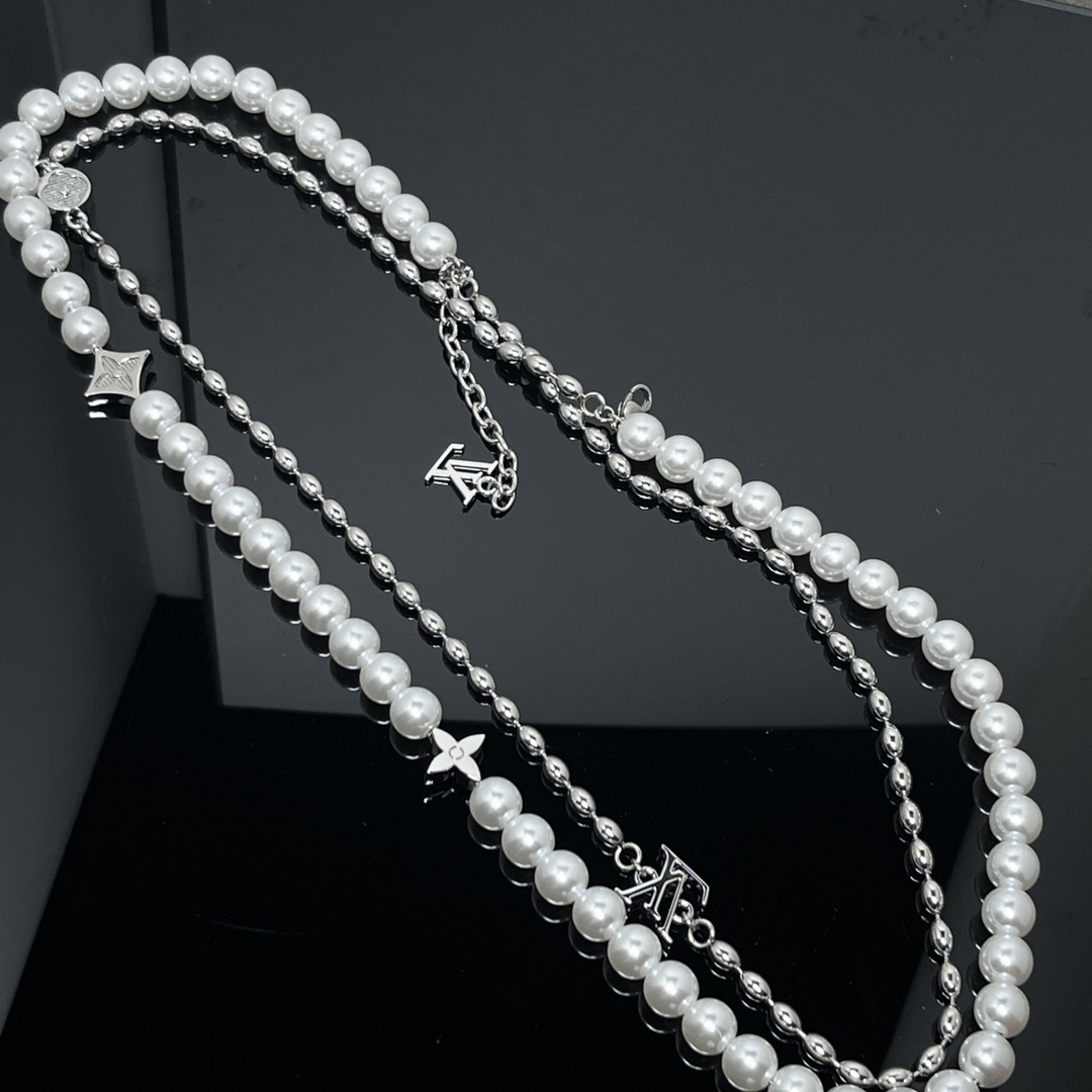 Pearls Fusion Necklace