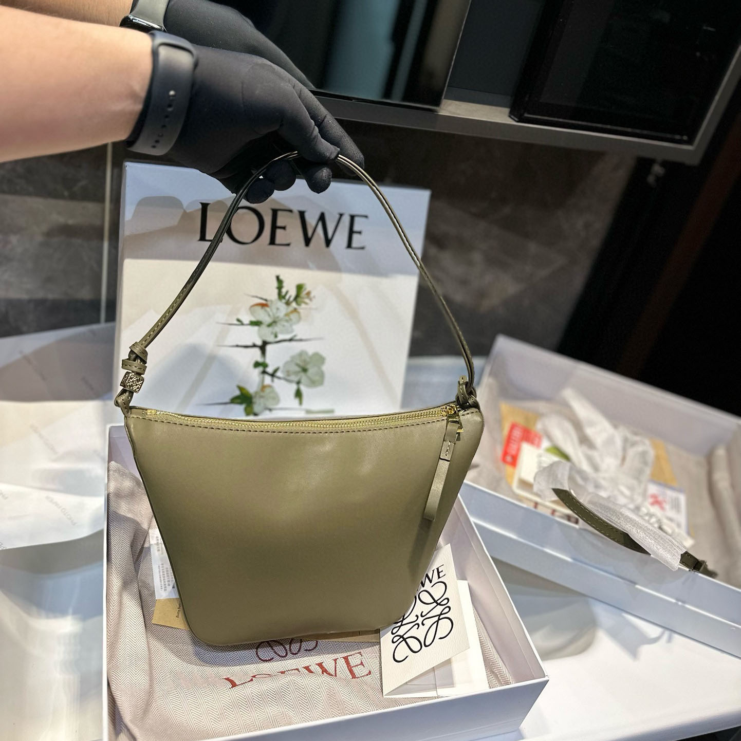 Hammock hobo in classic calfskin